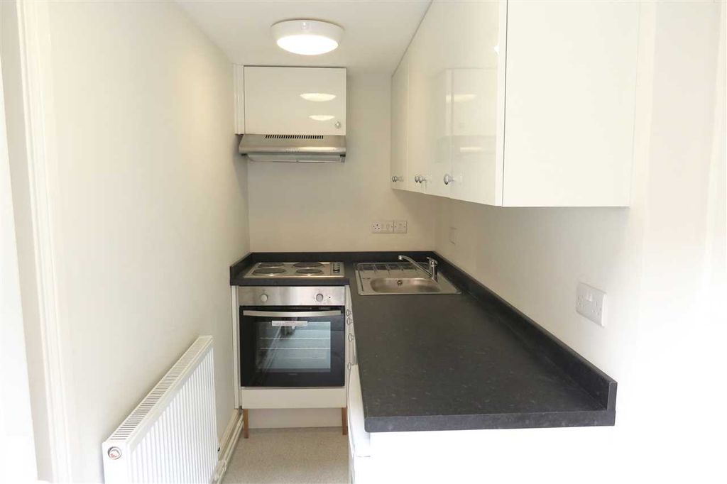Property photo 2 of 6 Kitchen: