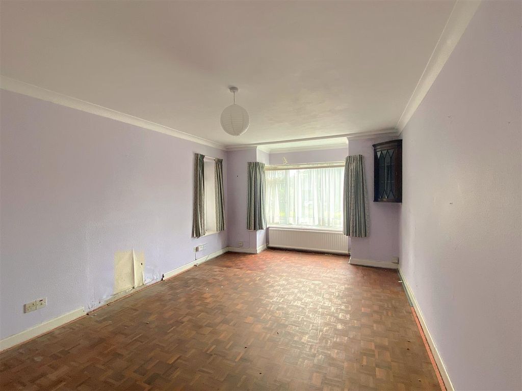 Property photo 2 of 10 2 Crispin Ct - Lounge1.Jpg