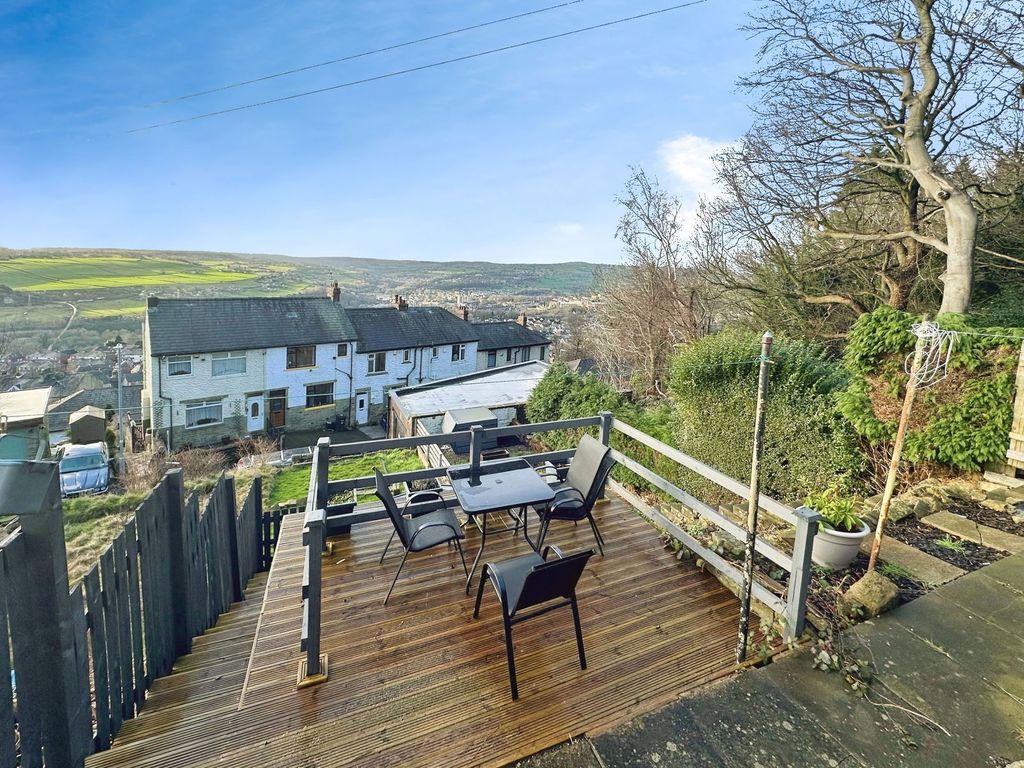 Property photo 2 of 25