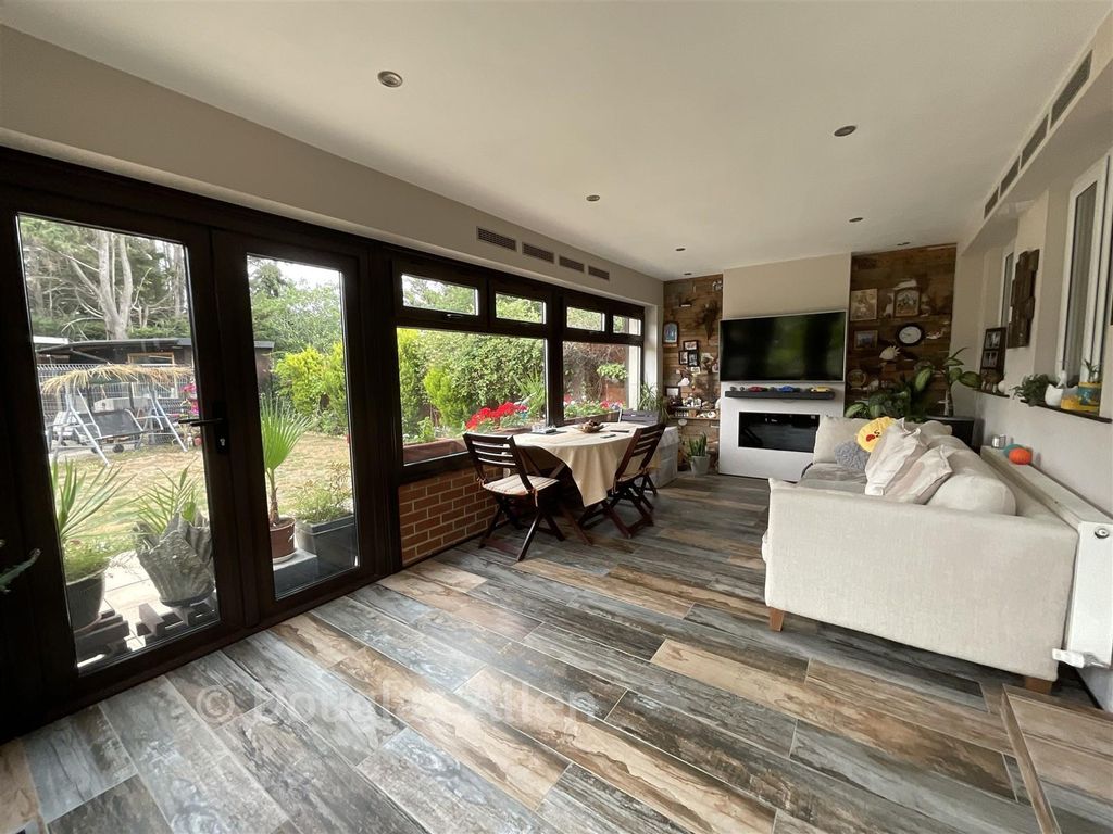 Property photo 3 of 15 Conservatory A