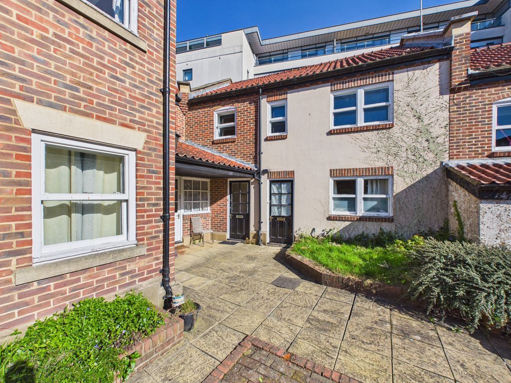 Property photo 1 of 10 External