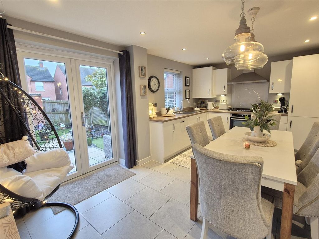 Property photo 2 of 19 Kitchen/Diner