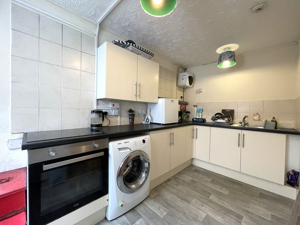 Property photo 2 of 4 Kitchen