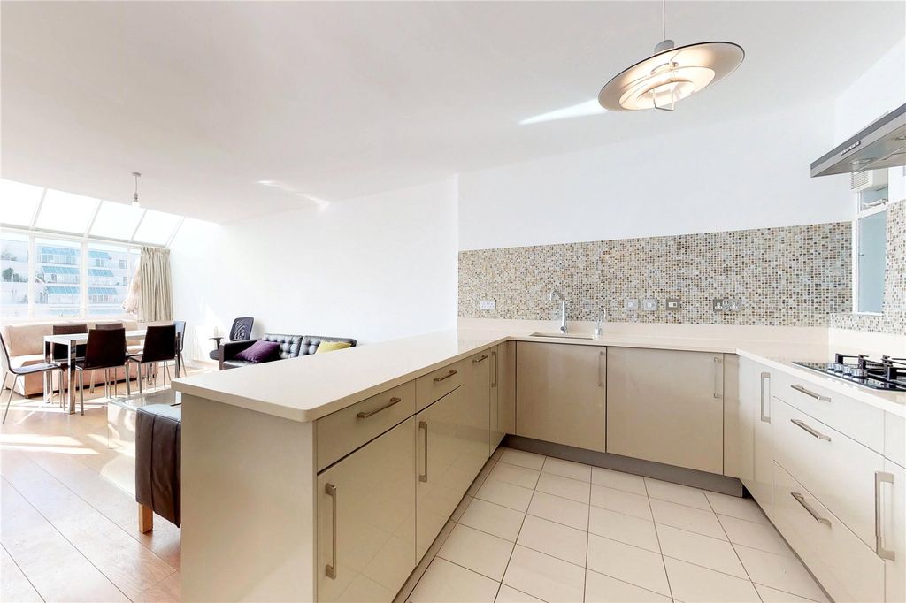 Property photo 2 of 14 Reception/Kitchen