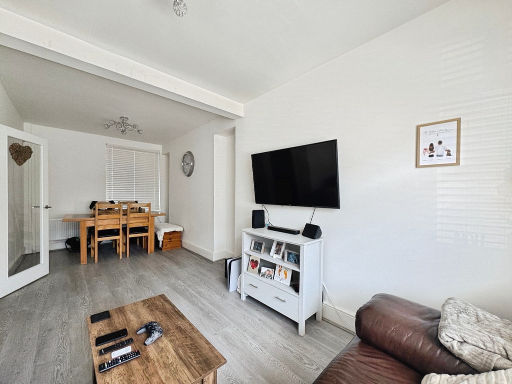 Property photo 2 of 17 4177642
