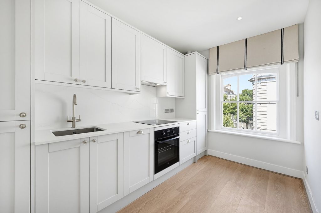 Property photo 1 of 11 Kitchen