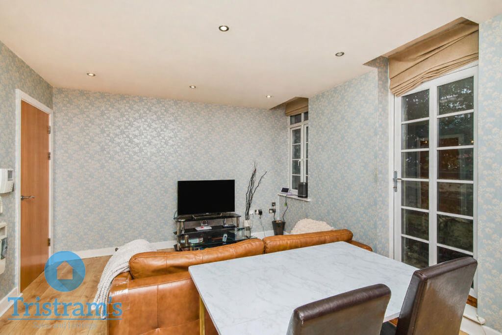 Property photo 3 of 8