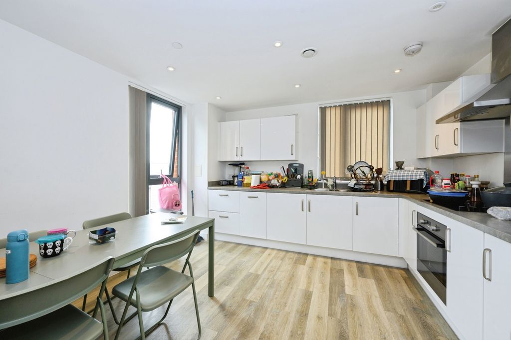 Property photo 3 of 14 Pbox-Img.Jpg