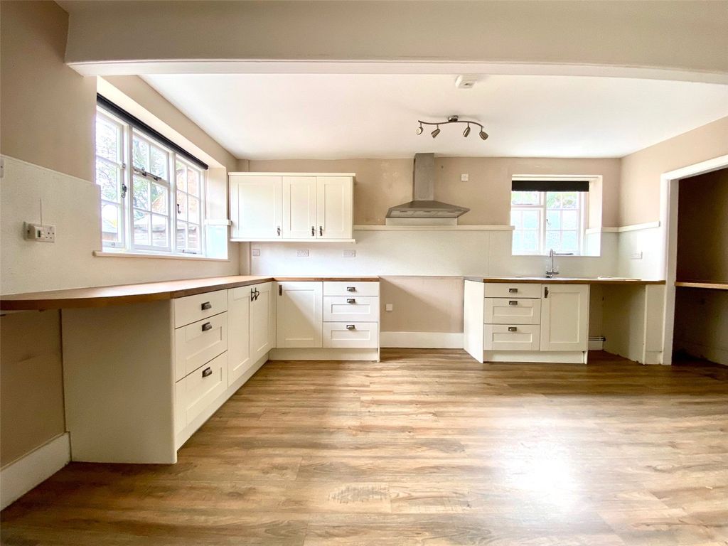 Property photo 2 of 12 Picture No. 01
