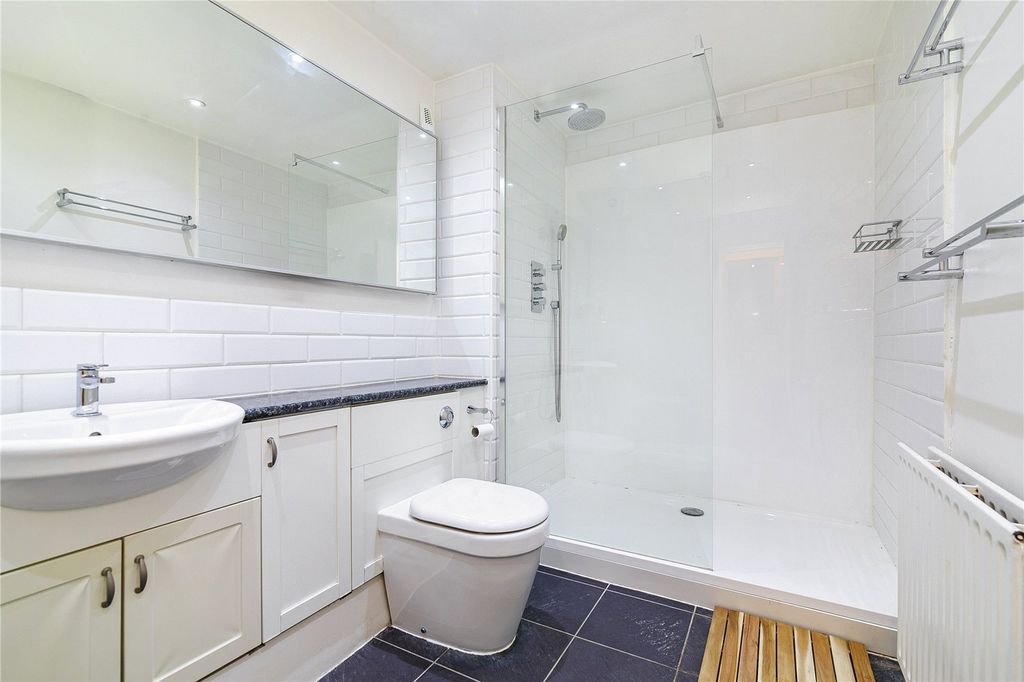 Property photo 3 of 16 Bathroom