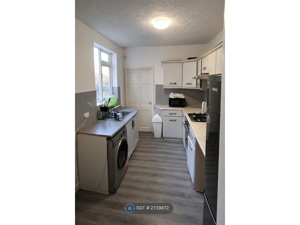 Property photo 2 of 11 Kitchen