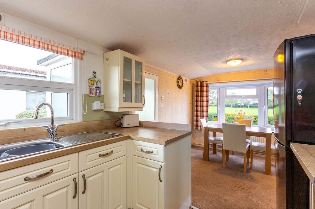 Property photo 3 of 13 Kitchen/Dining Room
