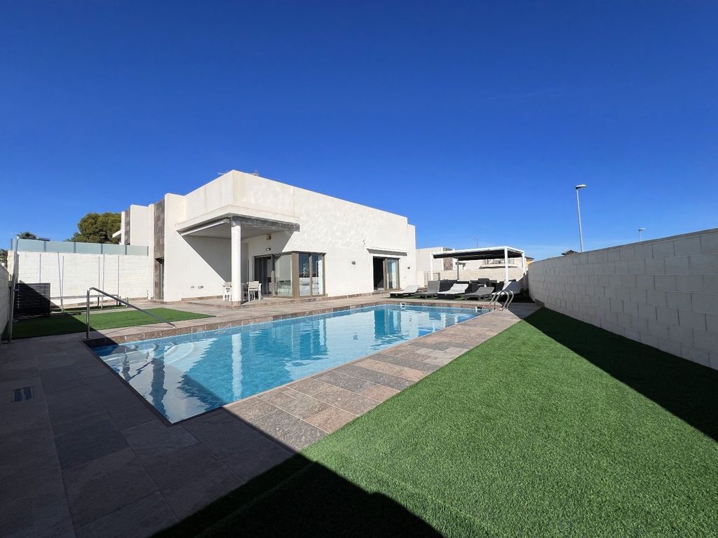 Property photo 1 of 50