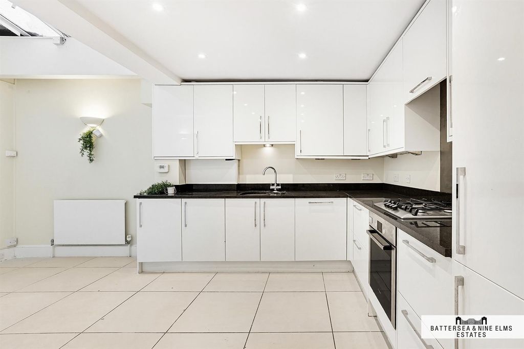 Property photo 2 of 16 Kitchen 1