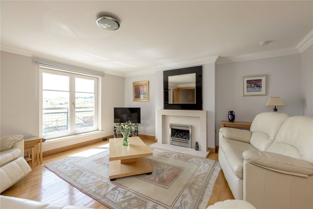 Property photo 2 of 29 East Links Road 11
