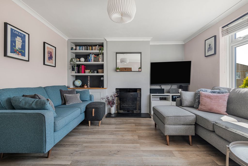 Property photo 2 of 38 Lounge