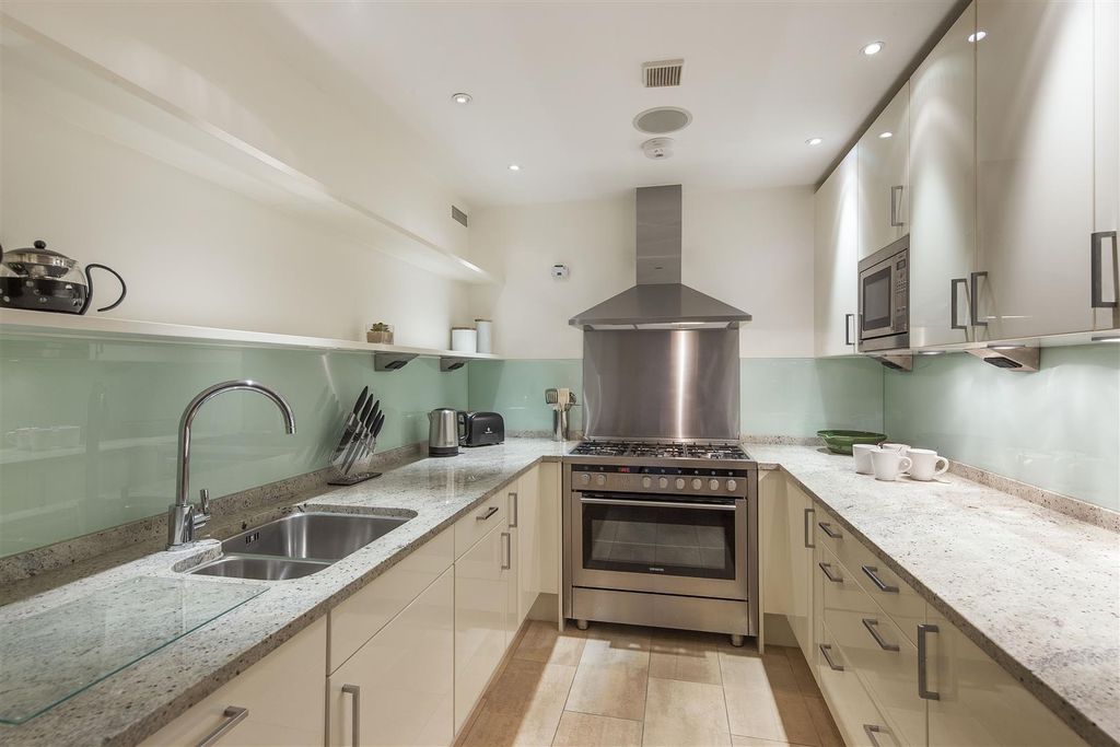 Property photo 2 of 10 7 Imperial House 11-13 Young Street - 342858 Kitch