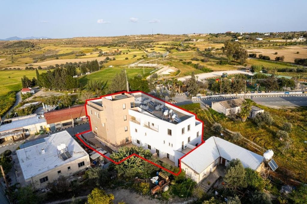 Property photo 3 of 40