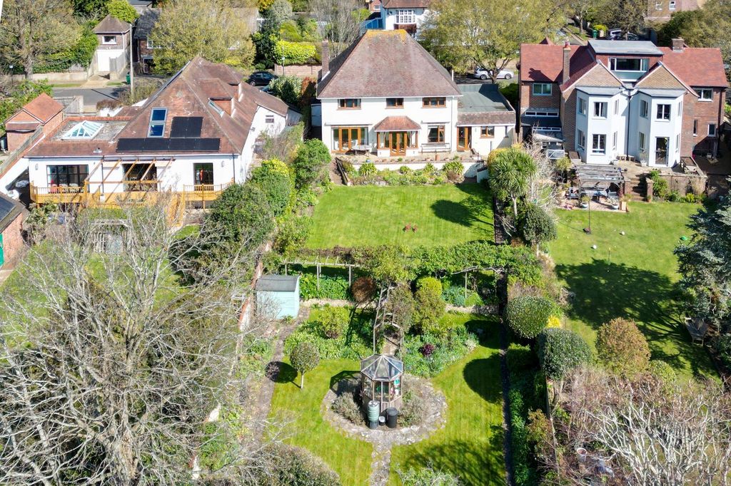 Property photo 3 of 24