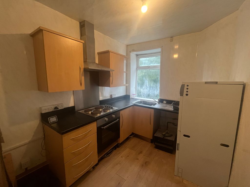 Property photo 3 of 7 Kitchen