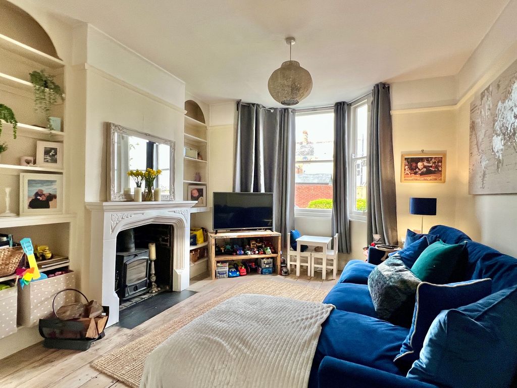 Property photo 2 of 17 Living Room