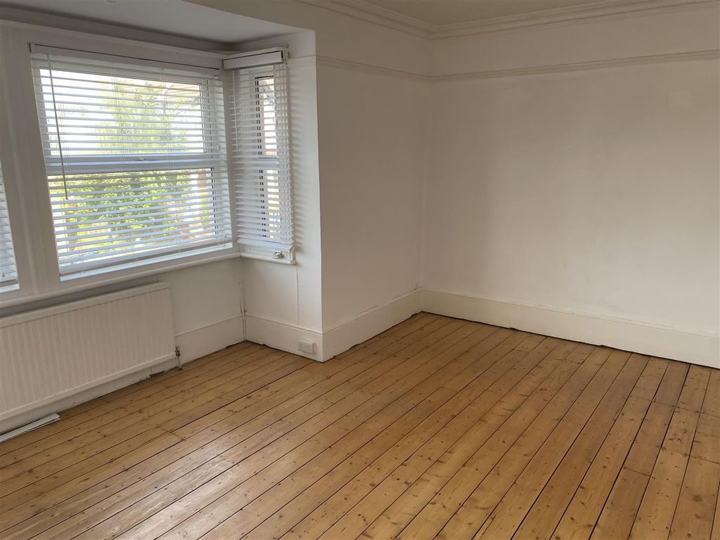 Property photo 3 of 27 Bed1_1.Jpg
