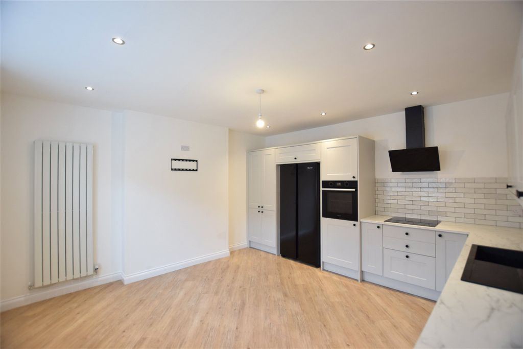 Property photo 2 of 11 Kitchen