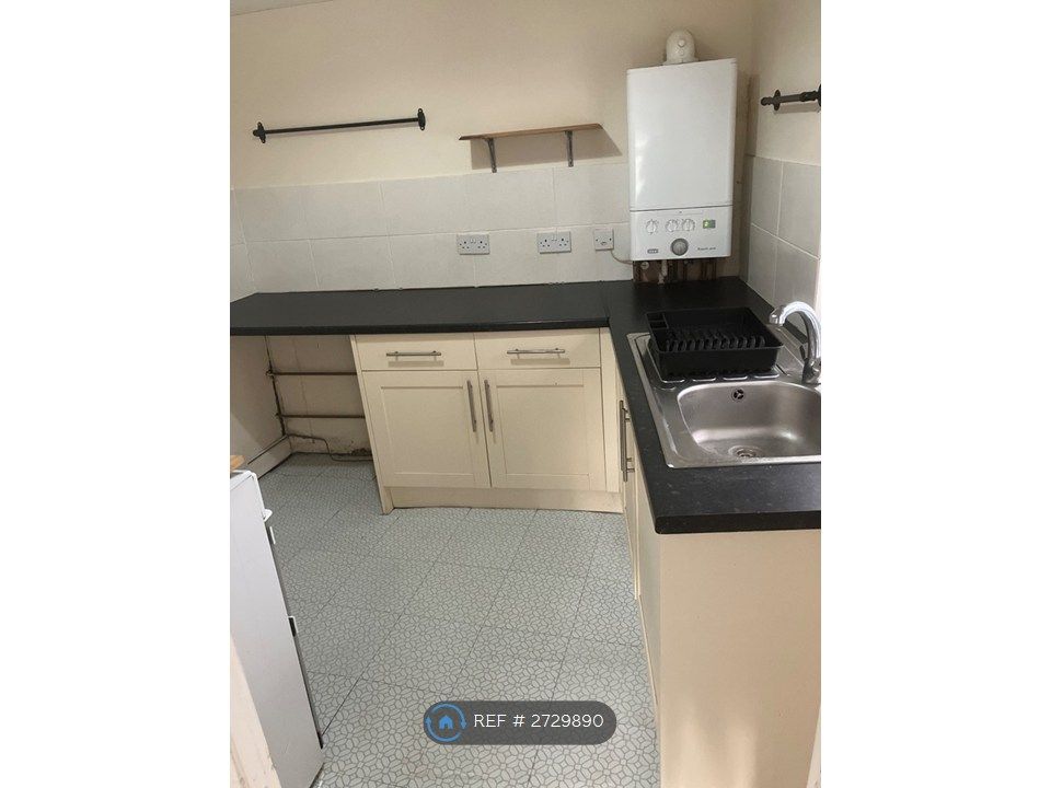 Property photo 3 of 8 Kitchen