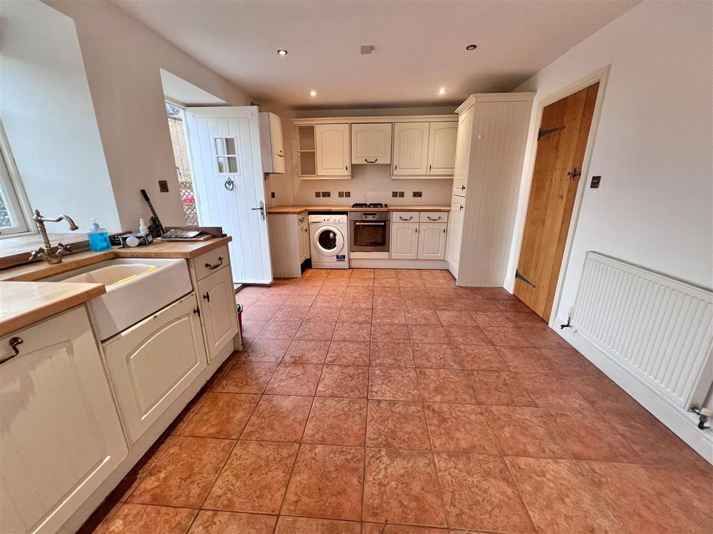 Property photo 2 of 16 Kitchen 1.Jpg