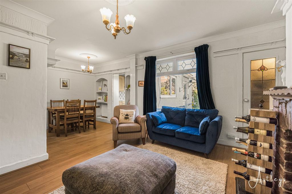 Property photo 3 of 20 Dining Room/Sitting Room