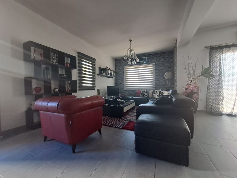 Property photo 2 of 16 Lounge