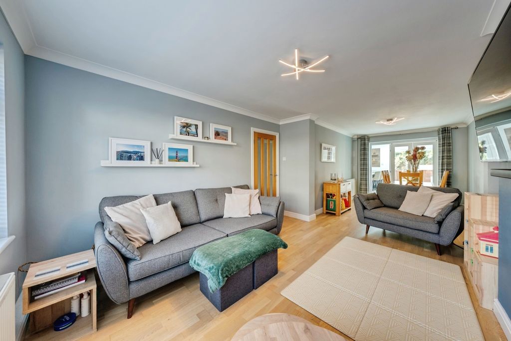 Property photo 3 of 31 Pbox-Img.Jpg