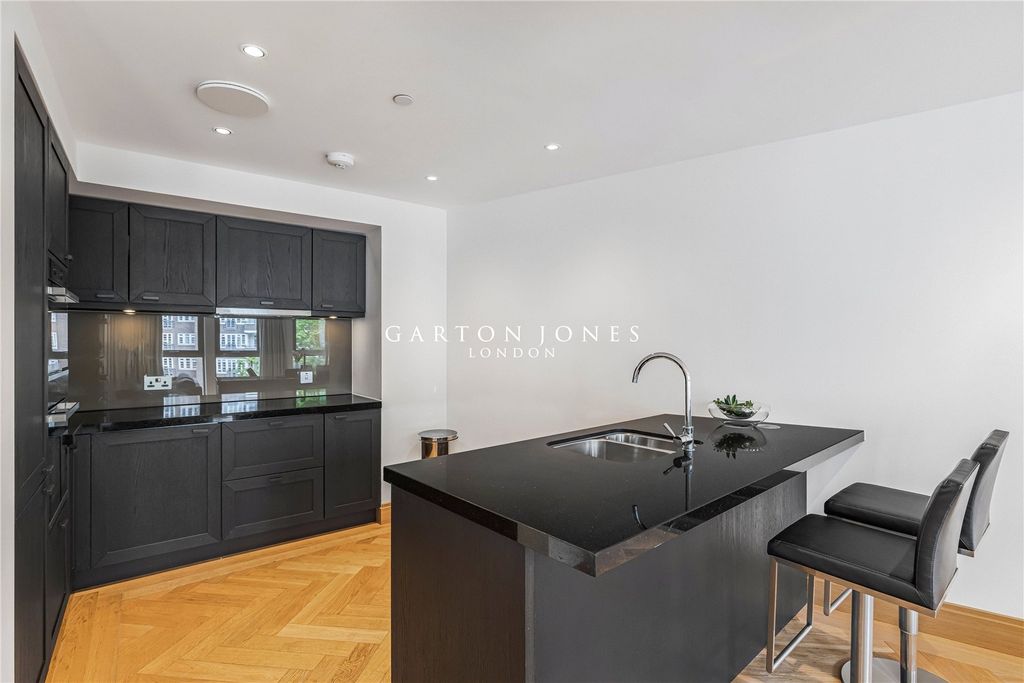 Property photo 2 of 25 Kitchen