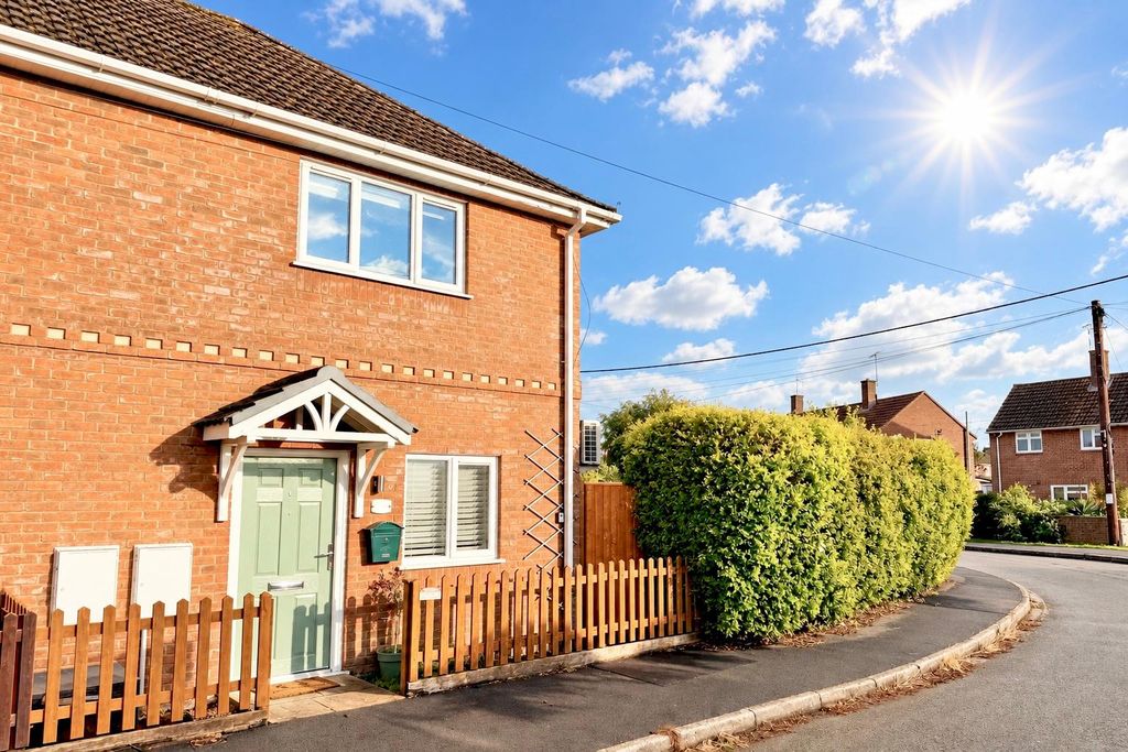 Property photo 1 of 18 Modern Two Bedroom Semi-Detached Home