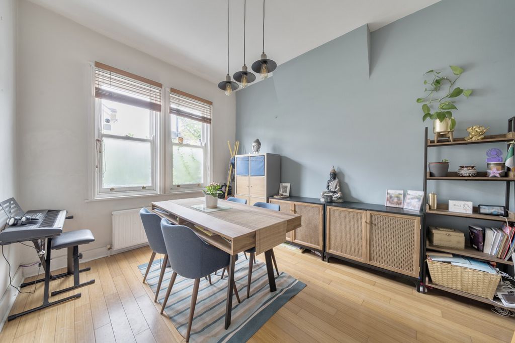 Property photo 1 of 17 Reception