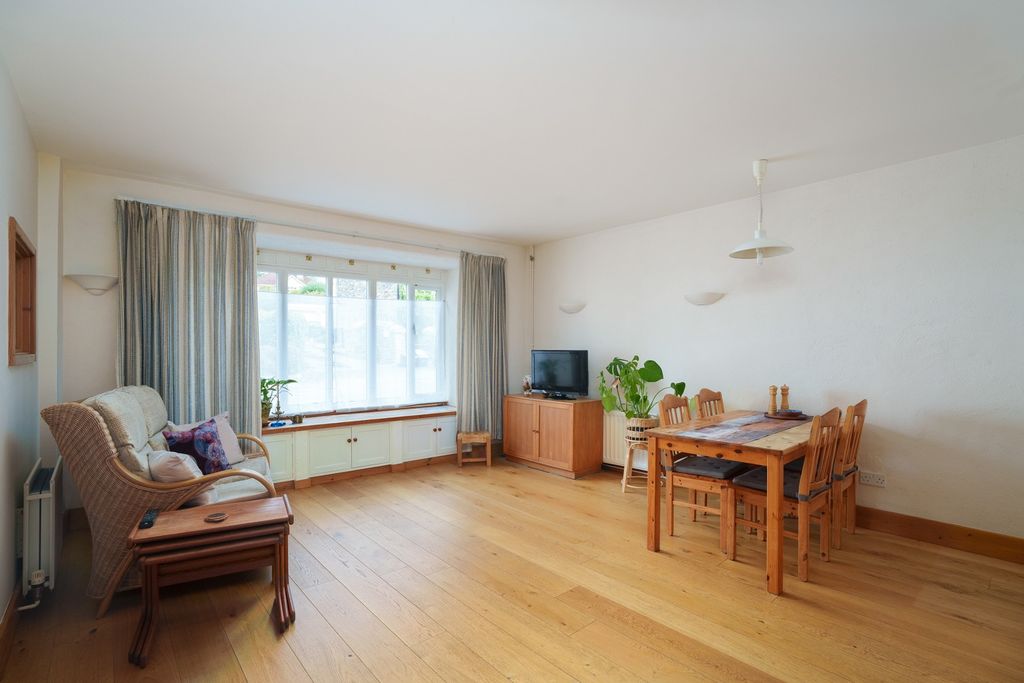 Property photo 3 of 22 5212856