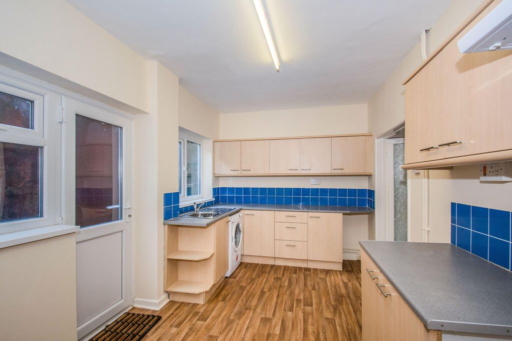 Property photo 1 of 8 Kitchen