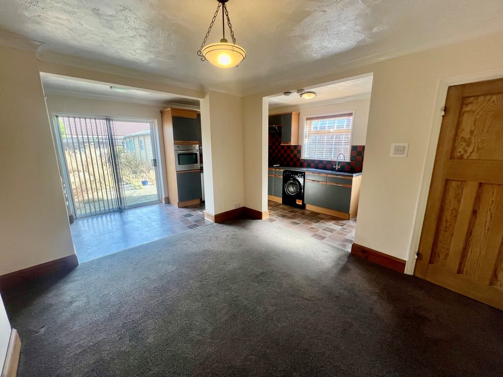 Property photo 2 of 6 Kitchen