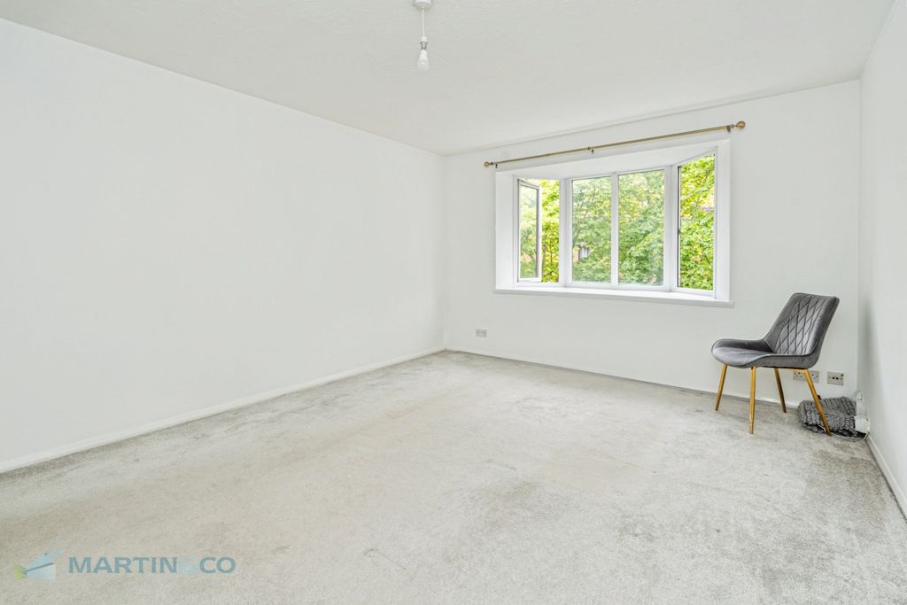 Property photo 2 of 12 4. Living Room