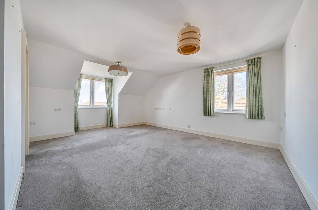 Property photo 1 of 12 1416084-20-699d97...