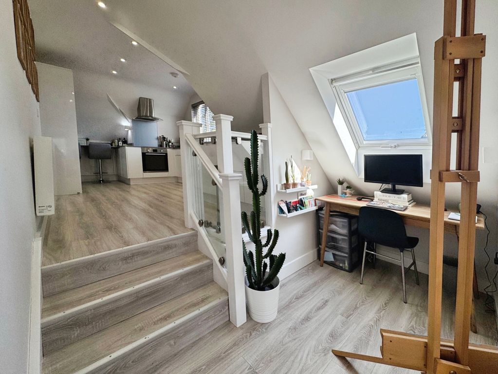 Property photo 3 of 11 Pbox-Img.Jpg