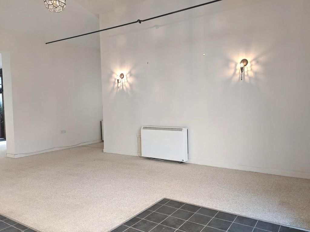 Property photo 3 of 21 Kitchen