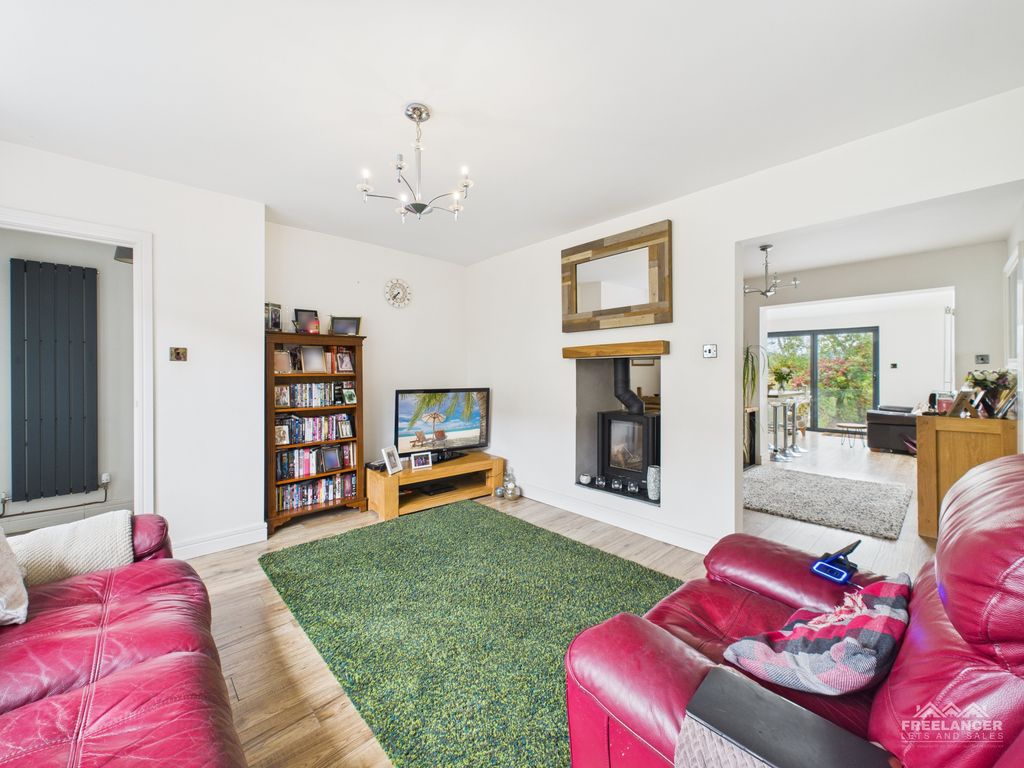 Property photo 2 of 21 Living Room