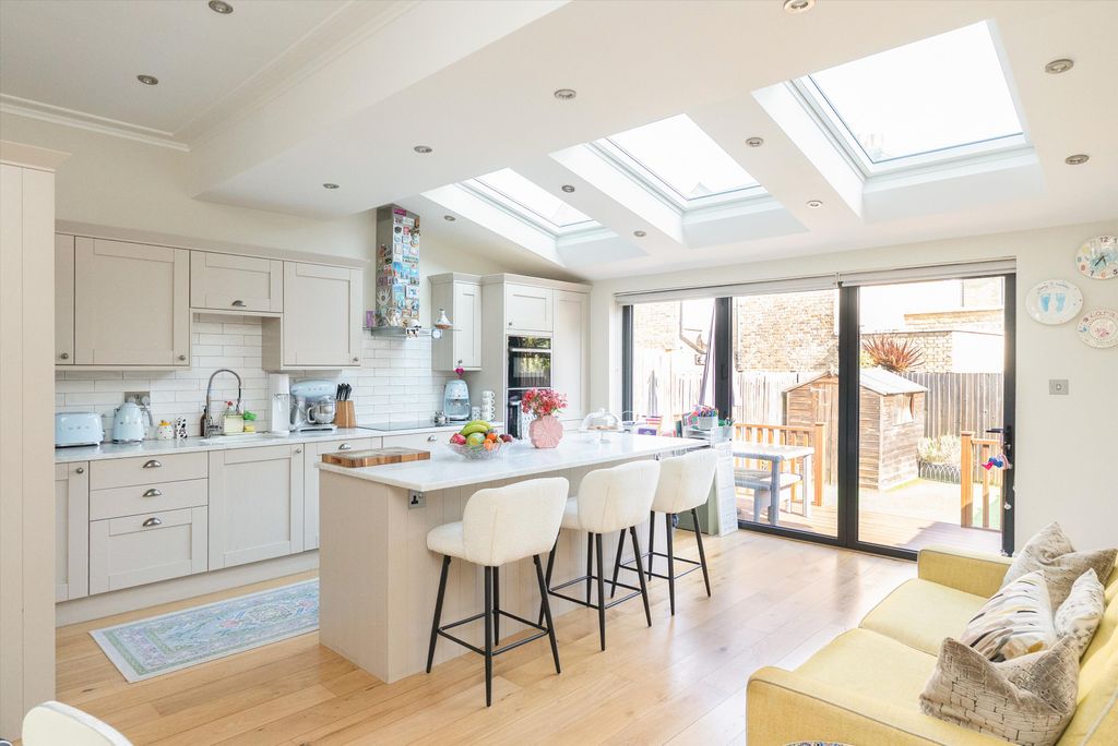 Property photo 3 of 18 Image