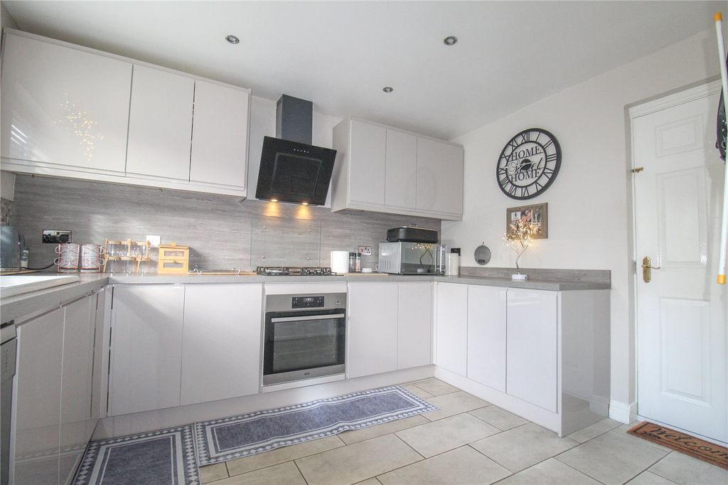 Property photo 2 of 19 Picture No. 13