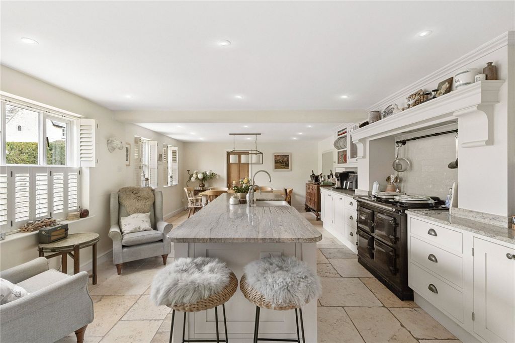 Property photo 3 of 21 Kitchen