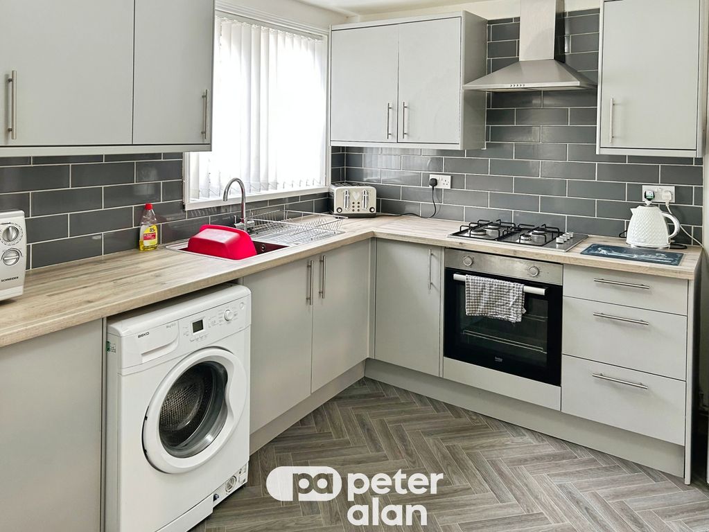 Property photo 2 of 18 Kitchen