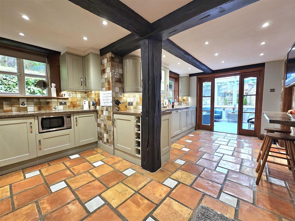 Property photo 3 of 28