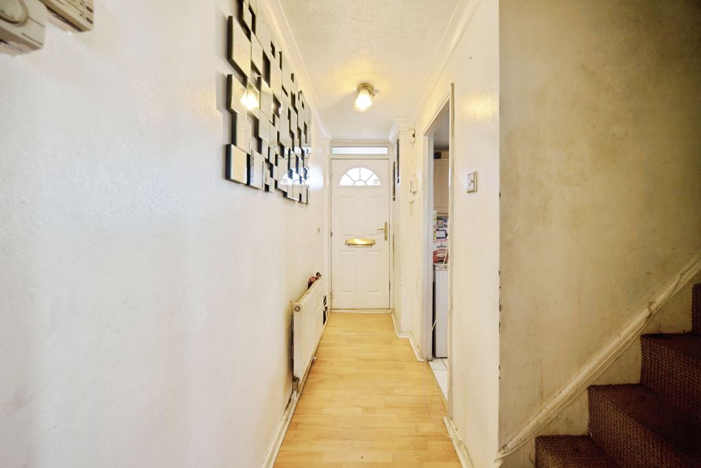 Property photo 3 of 20