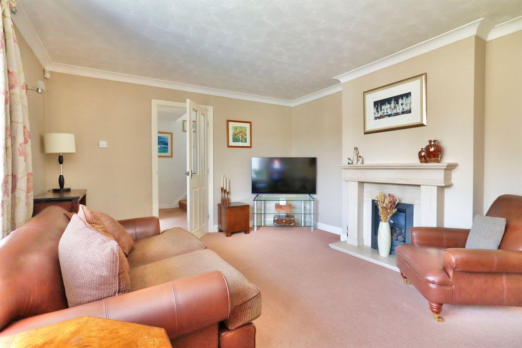 Property photo 3 of 17